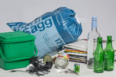 Die Mengen an Abfall-Säcken, Glasflaschen, Aludosen, Bioeimer, Papier, Elektroschrott und Metall welche jeder Basler im Durschnitt im Jahr entsorgen.